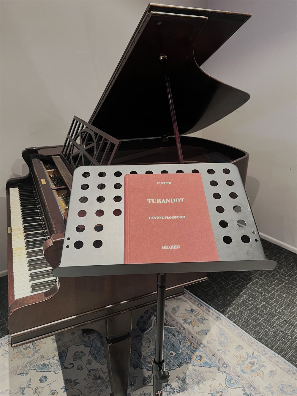 The BLO Academy studio: a grand piano with a Ricordi vocal score of Puccini's Turandot on the music stand